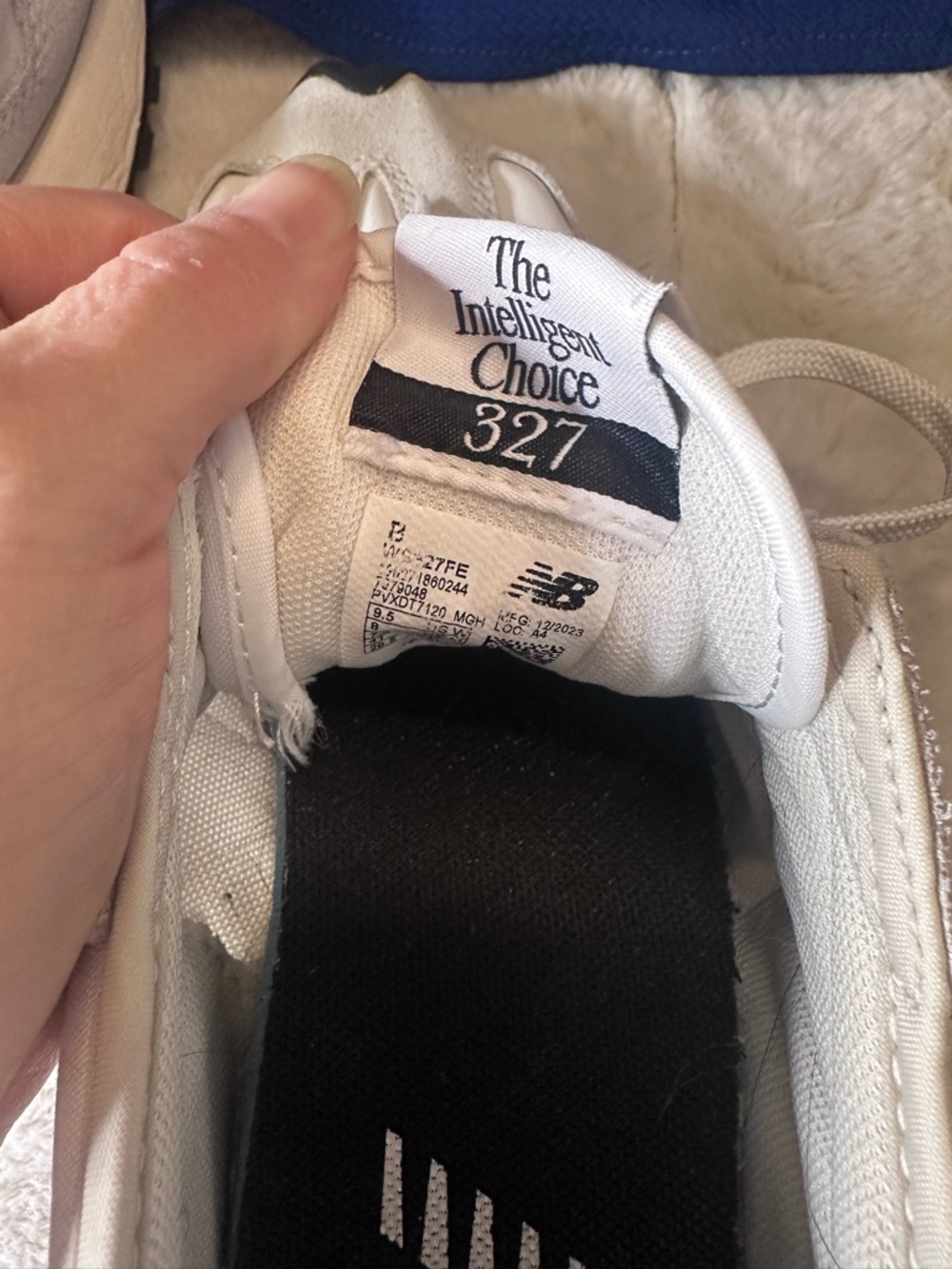 New Balance 327 in Black and White, size 8 Men or 9.5 Women - Picture 6 of 8